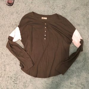 Hollister t shirt